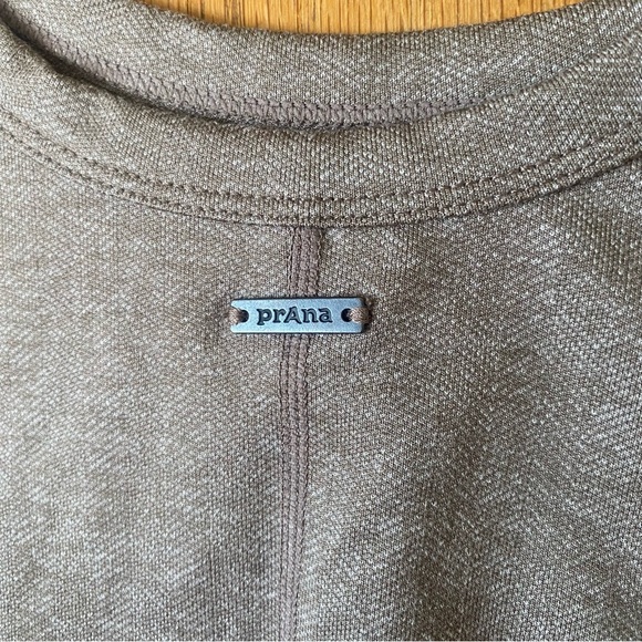 PRANA • Bundle of 2‼️ Heathered Beige & Navy Tank Tops - XL - Picture 12 of 16